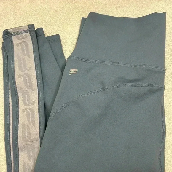 1. Fabletics Woman Blue Leggings Size Small - Picture 2 of 6